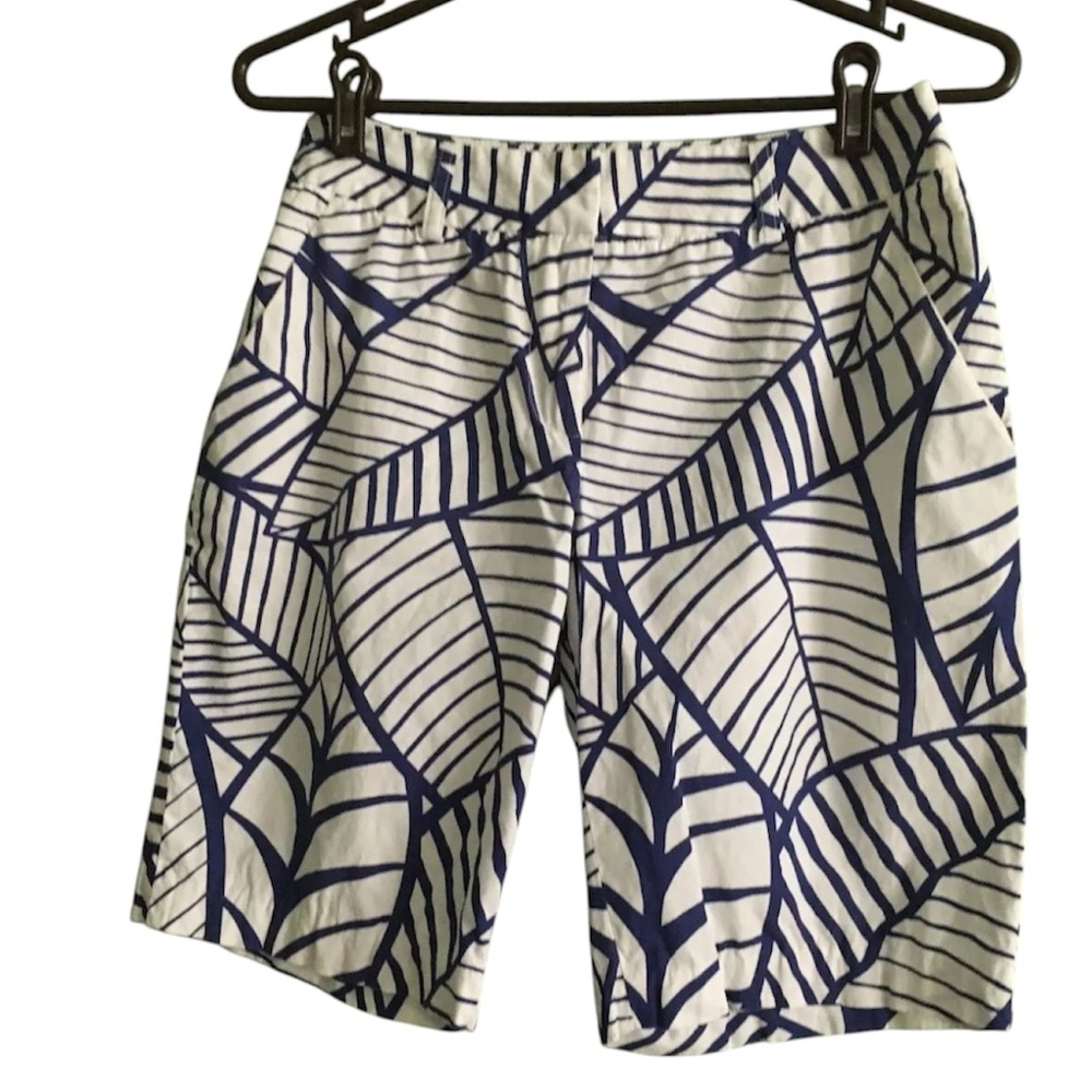 J McLaughlin Women's Blue white Leaves Stretch Bermuda Shorts Cotton Blend Sz.2